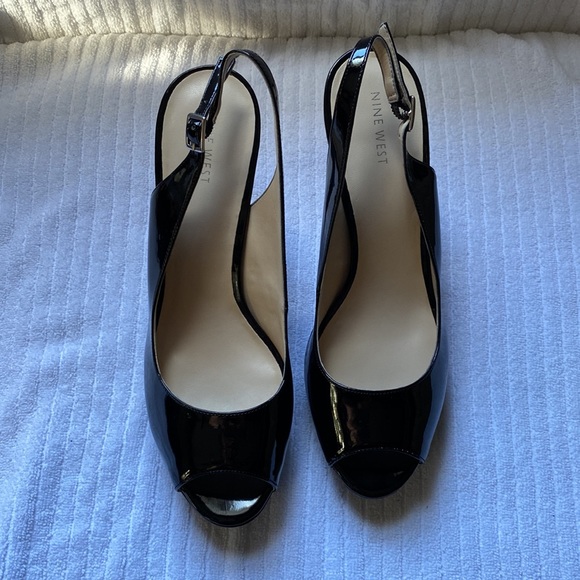 Nine West black patent leather 4” sling back heels. - Picture 4 of 8